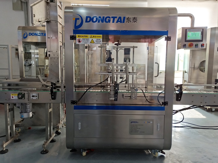 一瞬間，東泰全自動(dòng)食用油灌裝機(jī)給你一百萬(wàn)個(gè)可能
